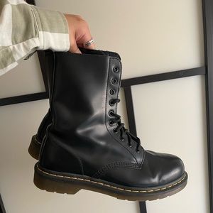 DOC MARTENS / new without box